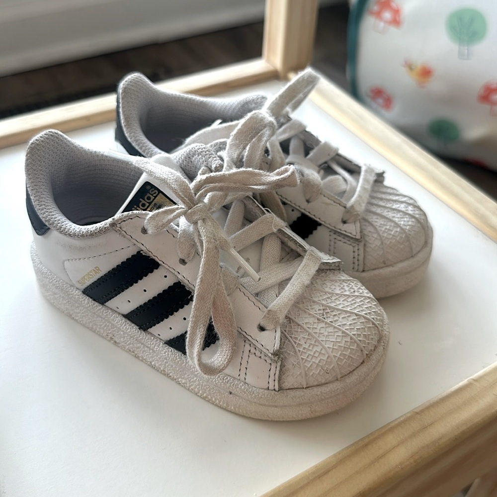 Toddler Adidas Superstar Size 6C